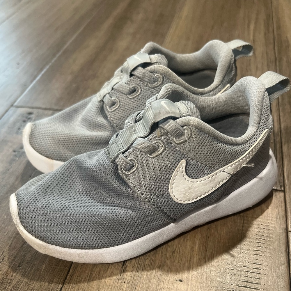 Nike toddler boy size 9c. In great condition.
